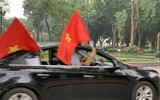 [ẢNH] Cuồng nhiệt cổ động viên Việt Nam trước giờ bóng lăn